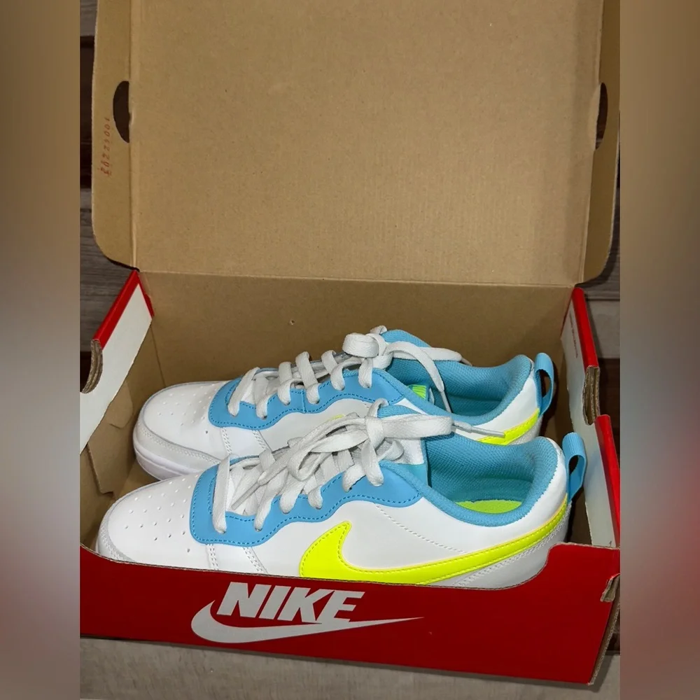 Cute 🥰 Nike Court Borough Low 2 GS /7Y 'White Baltic Blue Volt' Women's Size 8.5 - Picture 15 of 15